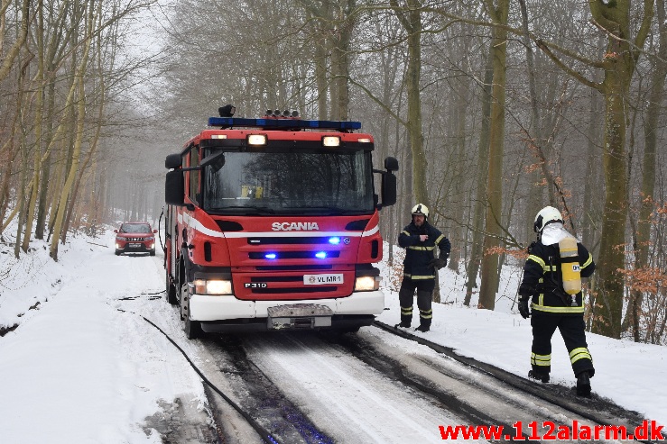 Pludselig var der brand i bilen. Højen Skovvej i Vejle. 16/02-2021. Kl. 12:06.