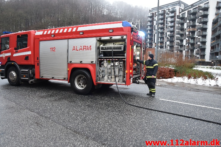 Mercedes i brand. Vardevej i Vejle. 17/02-2021. Kl. 08:08.