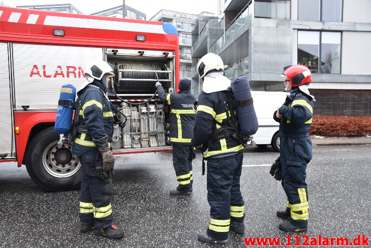 Mercedes i brand. Vardevej i Vejle. 17/02-2021. Kl. 08:08.