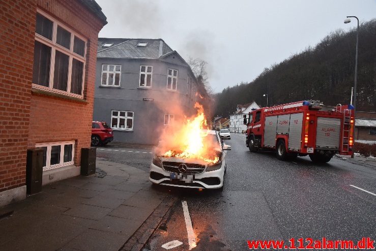Mercedes i brand. Vardevej i Vejle. 17/02-2021. Kl. 08:08.