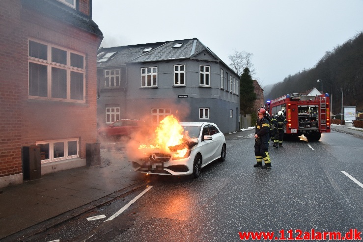 Mercedes i brand. Vardevej i Vejle. 17/02-2021. Kl. 08:08.