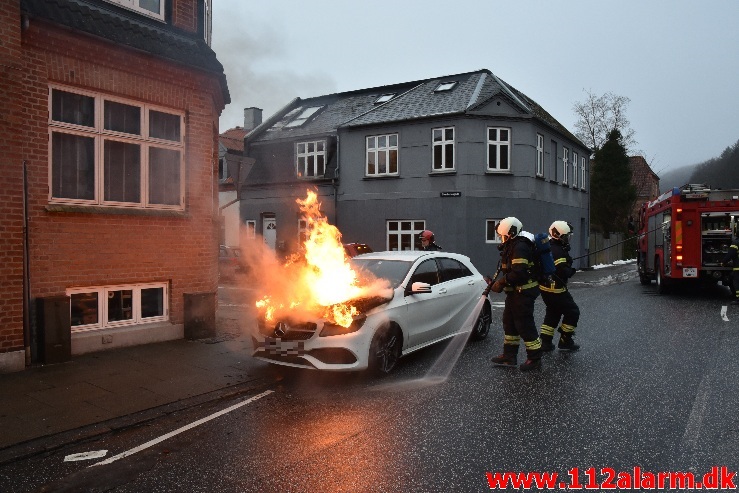 Mercedes i brand. Vardevej i Vejle. 17/02-2021. Kl. 08:08.