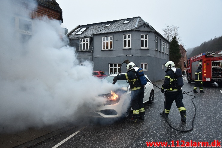 Mercedes i brand. Vardevej i Vejle. 17/02-2021. Kl. 08:08.