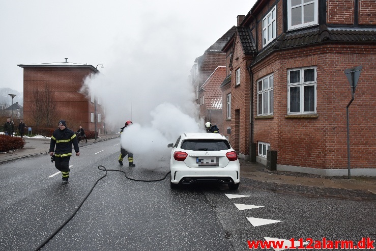 Mercedes i brand. Vardevej i Vejle. 17/02-2021. Kl. 08:08.