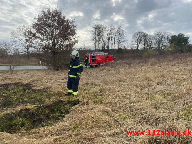 Ild i Skråning. Ribevej ved Egtved. 24/02-2021. KL. 13:21.