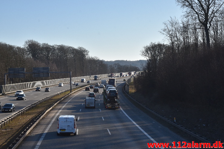 Ild i Lastbil. Østjyske Motorvej ved Vejle. 02/03-2021. Kl. 14:53.