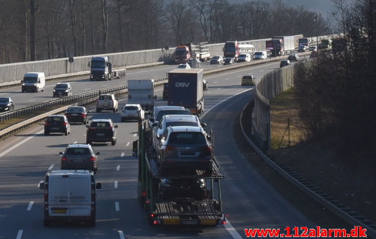 Ild i Lastbil. Østjyske Motorvej ved Vejle. 02/03-2021. Kl. 14:53.