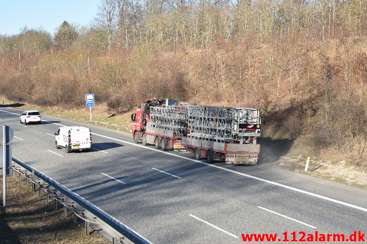 Ild i Lastbil. Østjyske Motorvej ved Vejle. 02/03-2021. Kl. 14:53.