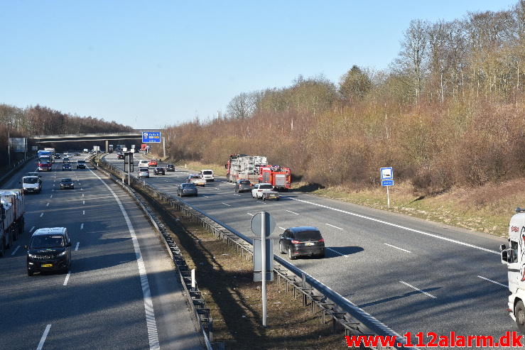 Ild i Lastbil. Østjyske Motorvej ved Vejle. 02/03-2021. Kl. 14:53.