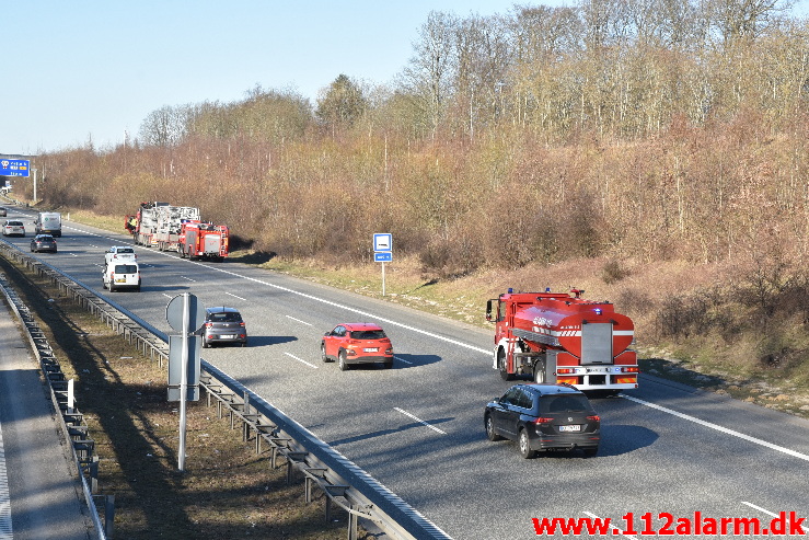 Ild i Lastbil. Østjyske Motorvej ved Vejle. 02/03-2021. Kl. 14:53.