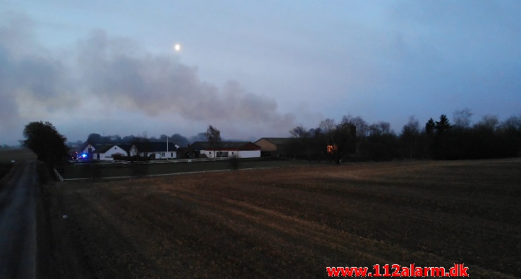 Gårdbrand. Gammelbyvej ved Jelling. 04/03-2021. Kl. 06:08.