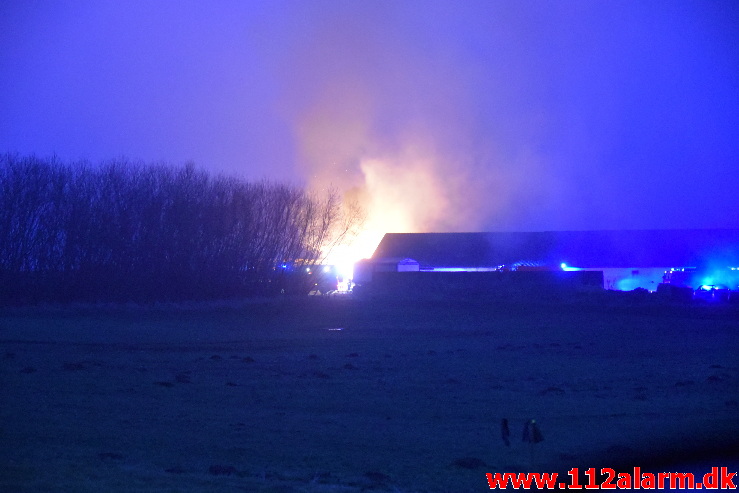 Gårdbrand. Gammelbyvej ved Jelling. 04/03-2021. Kl. 06:08.