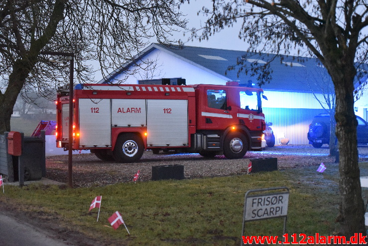 Gårdbrand. Gammelbyvej ved Jelling. 04/03-2021. Kl. 06:08.