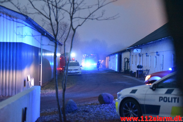 Gårdbrand. Gammelbyvej ved Jelling. 04/03-2021. Kl. 06:08.