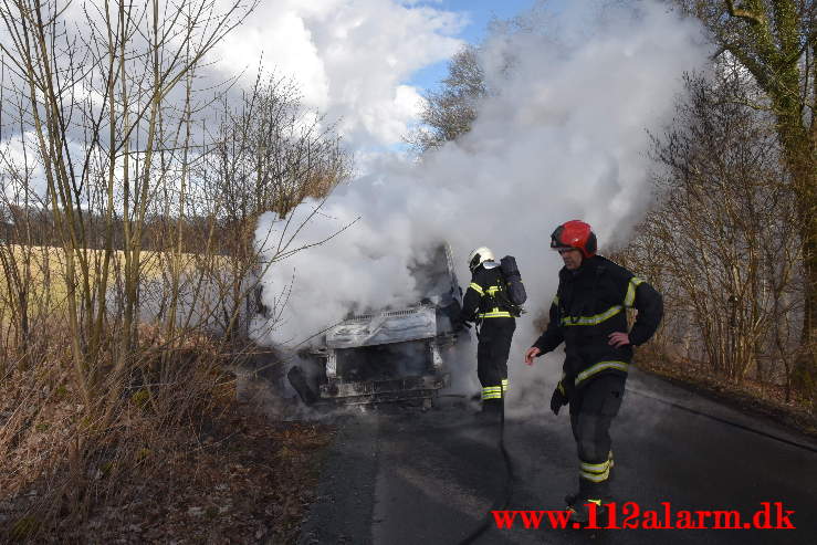 Voldsom brand i varevogn. Højenskovvej ved Højen. 16/03-2021. KL. 15:34.