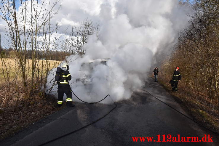 Voldsom brand i varevogn. Højenskovvej ved Højen. 16/03-2021. KL. 15:34.