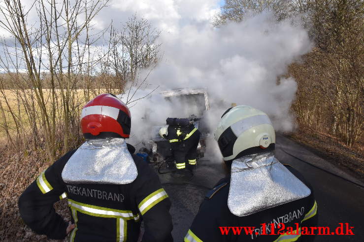 Voldsom brand i varevogn. Højenskovvej ved Højen. 16/03-2021. KL. 15:34.