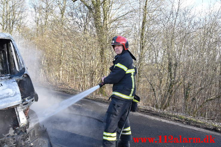 Voldsom brand i varevogn. Højenskovvej ved Højen. 16/03-2021. KL. 15:34.