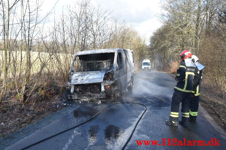 Voldsom brand i varevogn. Højenskovvej ved Højen. 16/03-2021. KL. 15:34.