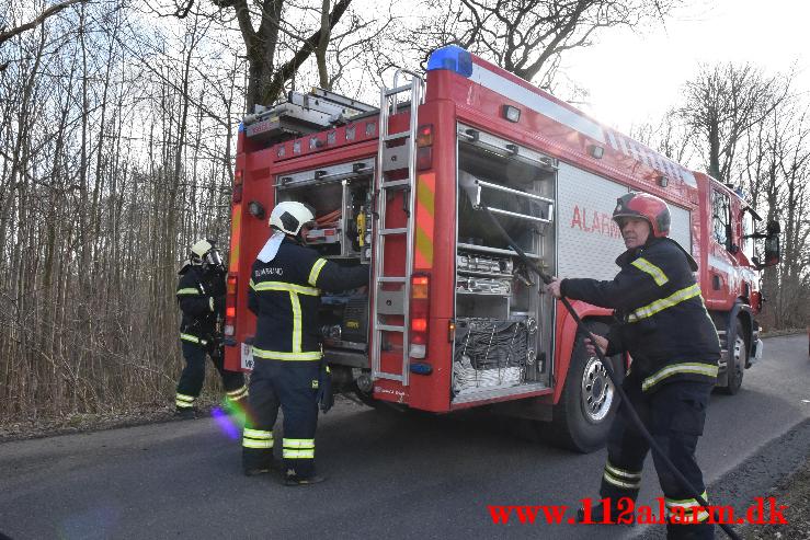 Voldsom brand i varevogn. Højenskovvej ved Højen. 16/03-2021. KL. 15:34.