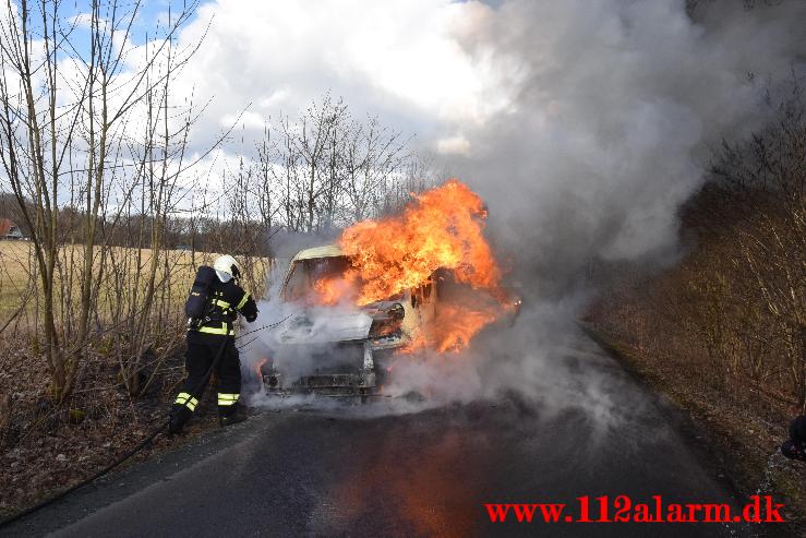 Voldsom brand i varevogn. Højenskovvej ved Højen. 16/03-2021. KL. 15:34.
