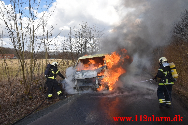 Voldsom brand i varevogn. Højenskovvej ved Højen. 16/03-2021. KL. 15:34.