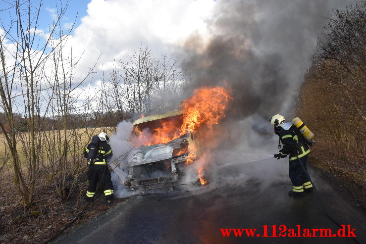 Voldsom brand i varevogn. Højenskovvej ved Højen. 16/03-2021. KL. 15:34.