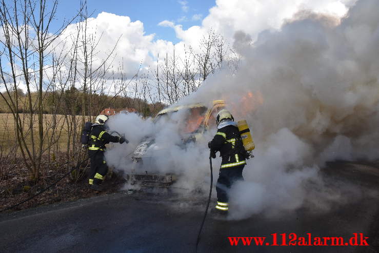 Voldsom brand i varevogn. Højenskovvej ved Højen. 16/03-2021. KL. 15:34.