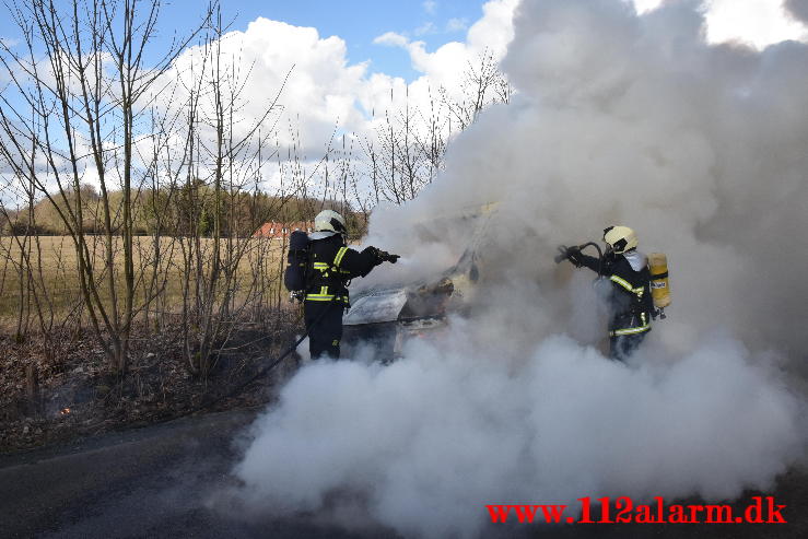 Voldsom brand i varevogn. Højenskovvej ved Højen. 16/03-2021. KL. 15:34.