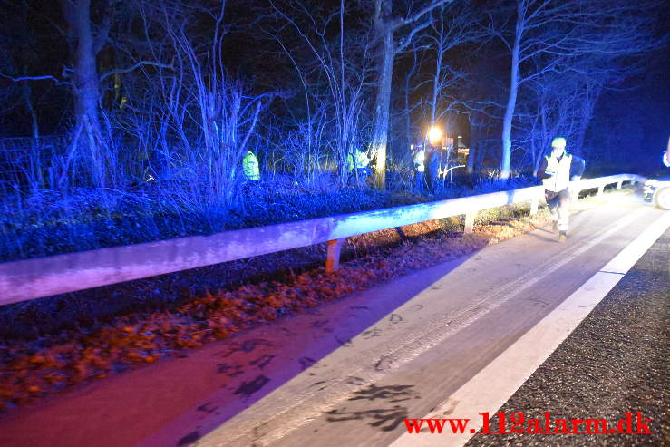 Bilen endte på hovedet i en lille sø. Koldingvej ved Vejle. 29/03-2021. Kl. 21:21.