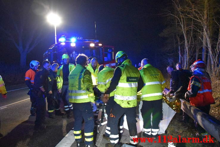 Bilen endte på hovedet i en lille sø. Koldingvej ved Vejle. 29/03-2021. Kl. 21:21.