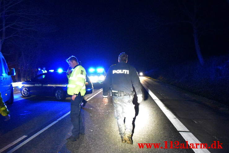 Bilen endte på hovedet i en lille sø. Koldingvej ved Vejle. 29/03-2021. Kl. 21:21.