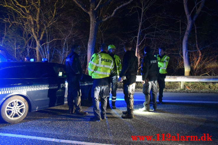 Bilen endte på hovedet i en lille sø. Koldingvej ved Vejle. 29/03-2021. Kl. 21:21.