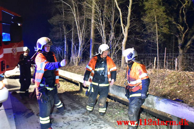 Bilen endte på hovedet i en lille sø. Koldingvej ved Vejle. 29/03-2021. Kl. 21:21.