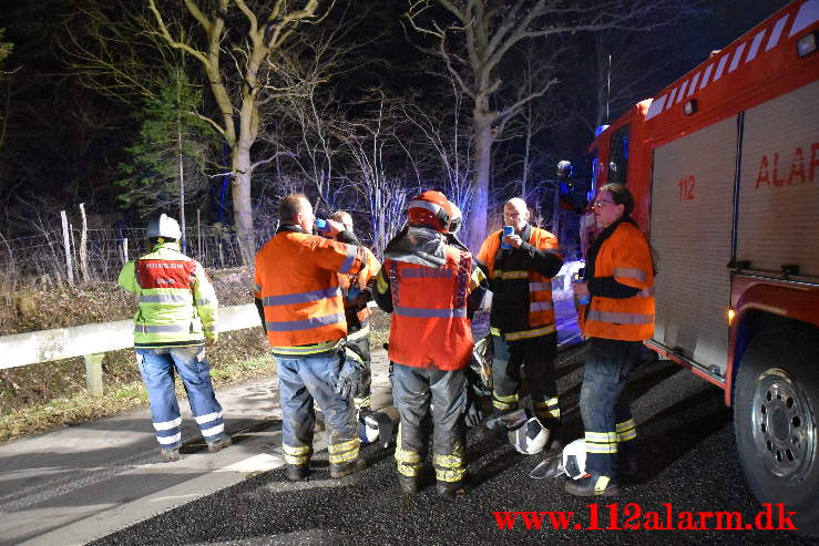 Bilen endte på hovedet i en lille sø. Koldingvej ved Vejle. 29/03-2021. Kl. 21:21.