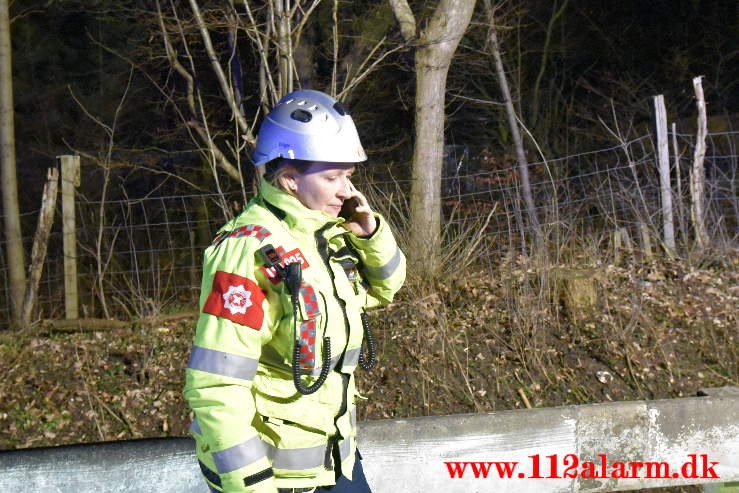 Bilen endte på hovedet i en lille sø. Koldingvej ved Vejle. 29/03-2021. Kl. 21:21.