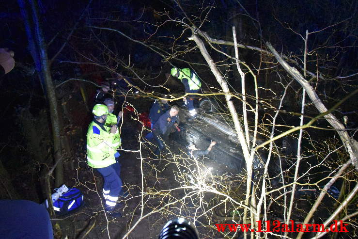 Bilen endte på hovedet i en lille sø. Koldingvej ved Vejle. 29/03-2021. Kl. 21:21.