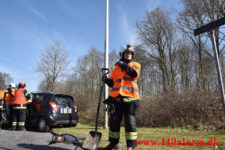 2 biler hinanden i krydset. Grønlandsvej / Sønderdalen i Vejle. 30/03-2021. KL. 13:41.