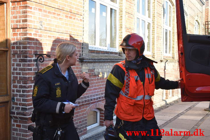 Ild i fritstående Container. Herslebsgade i Vejle. 14/04-2021. Kl. 18:37.