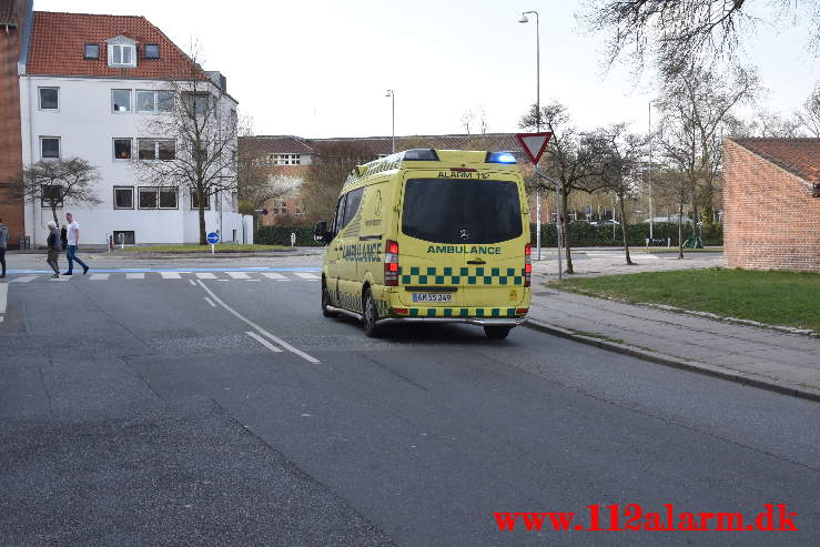 Ild i mand og seng efter rygning i sengen. Nyboesgade i Vejle. 18/04-2021. KL. 09:10.