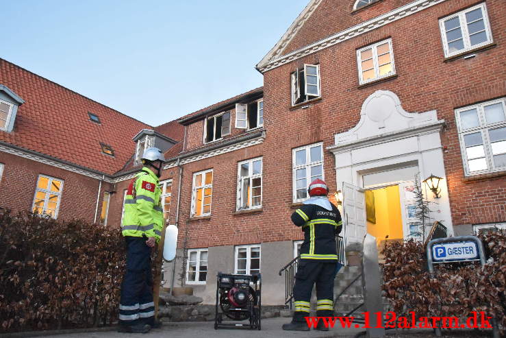 Branden startet i sengen. Bo og Behandlingshjemmet i Jelling. 20/04-2021. Kl. 05:19.