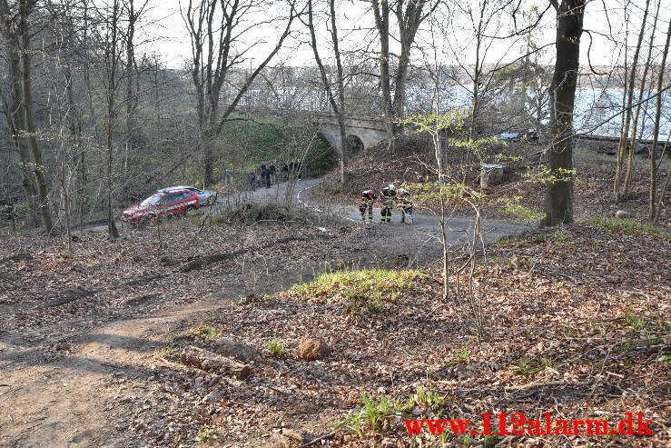 Mindre Naturbrand. Ibæk Strandvej i Vejle. 24/04-2021. Kl. 18:57.