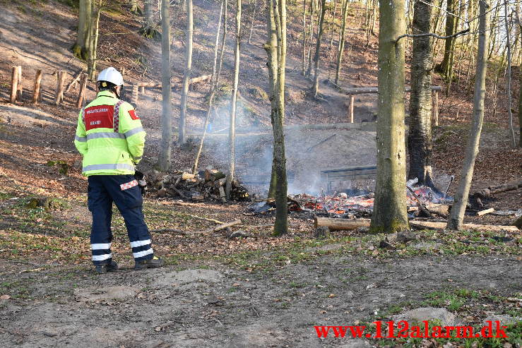 Mindre Naturbrand. Ibæk Strandvej i Vejle. 24/04-2021. Kl. 18:57.