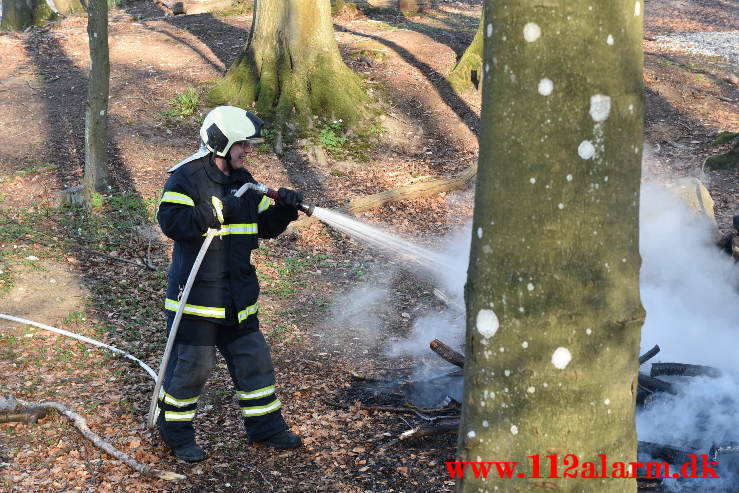 Mindre Naturbrand. Ibæk Strandvej i Vejle. 24/04-2021. Kl. 18:57.