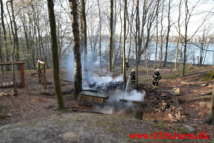 Mindre Naturbrand. Ibæk Strandvej i Vejle. 24/04-2021. Kl. 18:57.