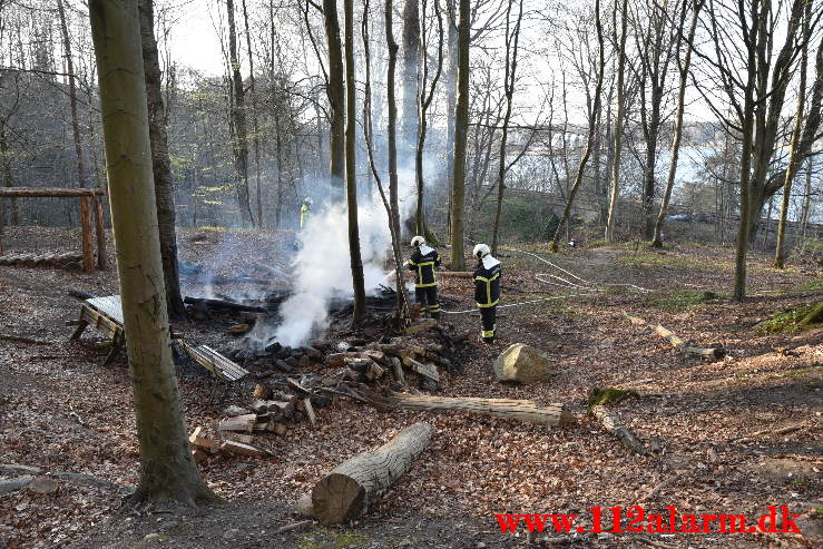 Mindre Naturbrand. Ibæk Strandvej i Vejle. 24/04-2021. Kl. 18:57.