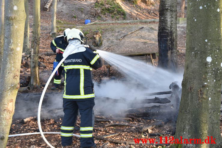 Mindre Naturbrand. Ibæk Strandvej i Vejle. 24/04-2021. Kl. 18:57.