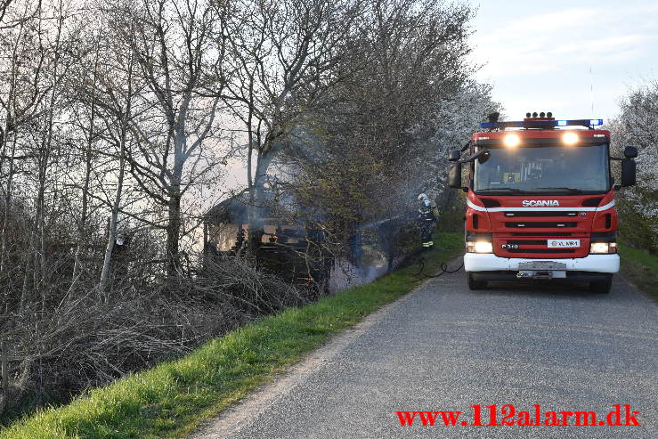 Brand i udhus. Kringelhusvej ved Holtum. 27/04-2021. Kl. 19:17.