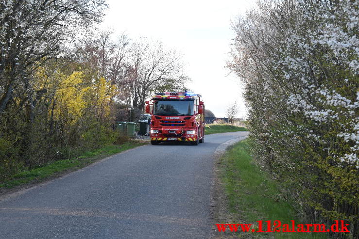 Brand i udhus. Kringelhusvej ved Holtum. 27/04-2021. Kl. 19:17.