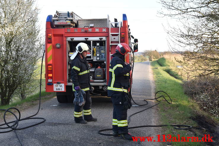 Brand i udhus. Kringelhusvej ved Holtum. 27/04-2021. Kl. 19:17.